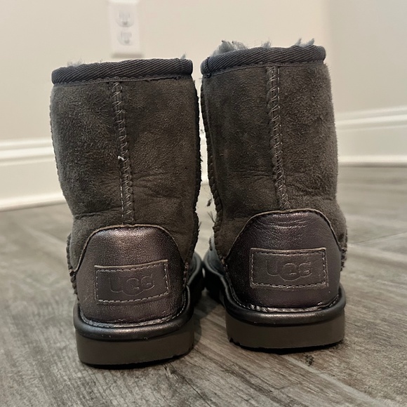 Ugg Classic Mini Toddler Boot - Size 8 - Picture 2 of 8